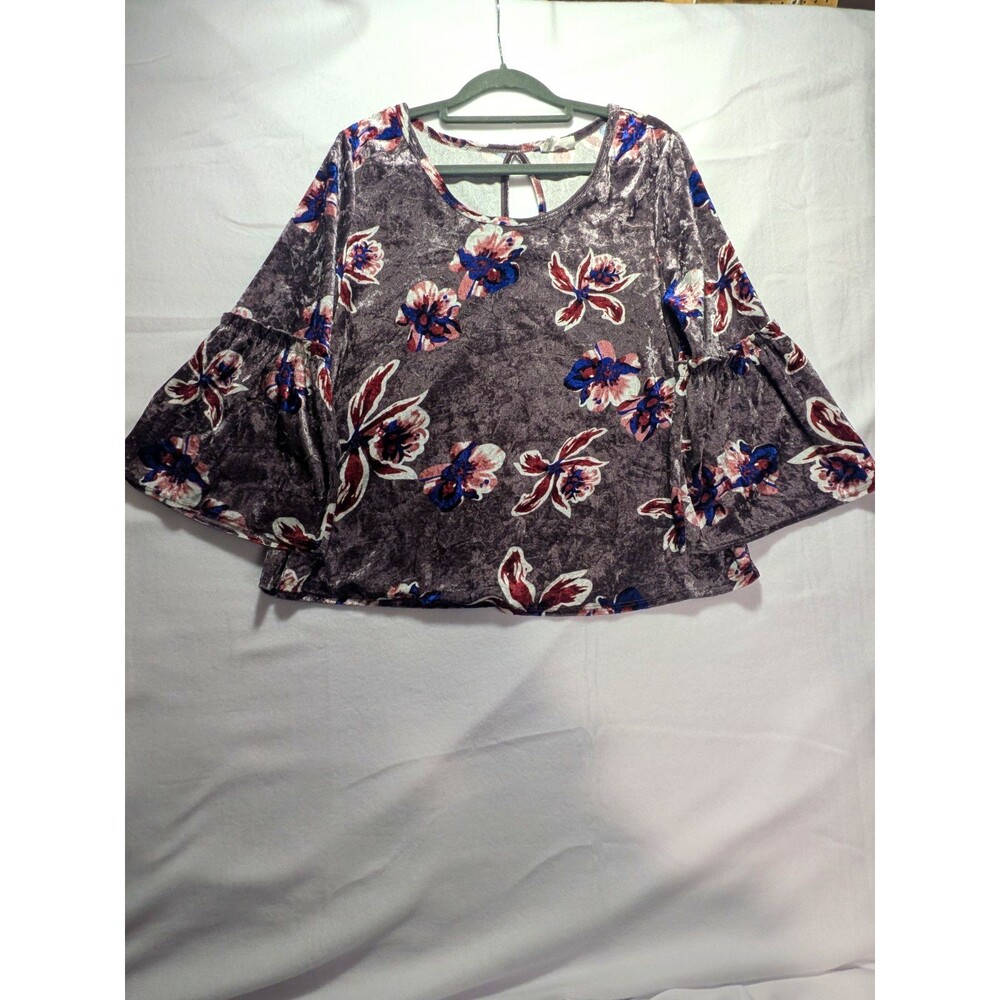 Sienna Sky Gray Floral Velour Round Neck 3/4 Bell Sleeve Keyhole Blouse M
